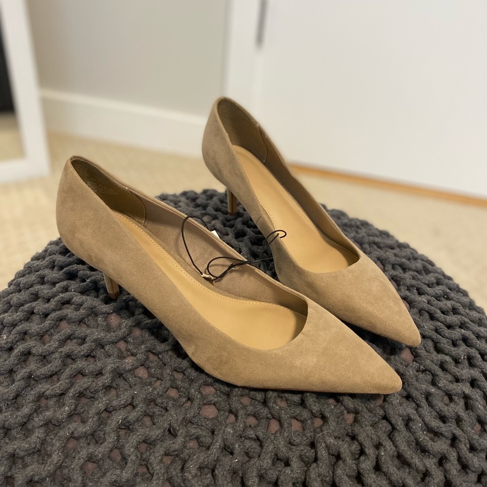 Nude tan suede pump heels